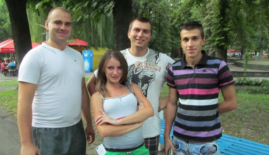 sasha vitaliy anastasiya i vlad v pokemonov igrayut vmeste libo po doroge na rabotu