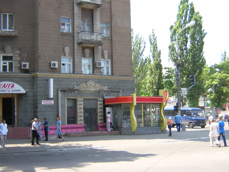 Угол дома со шпилем