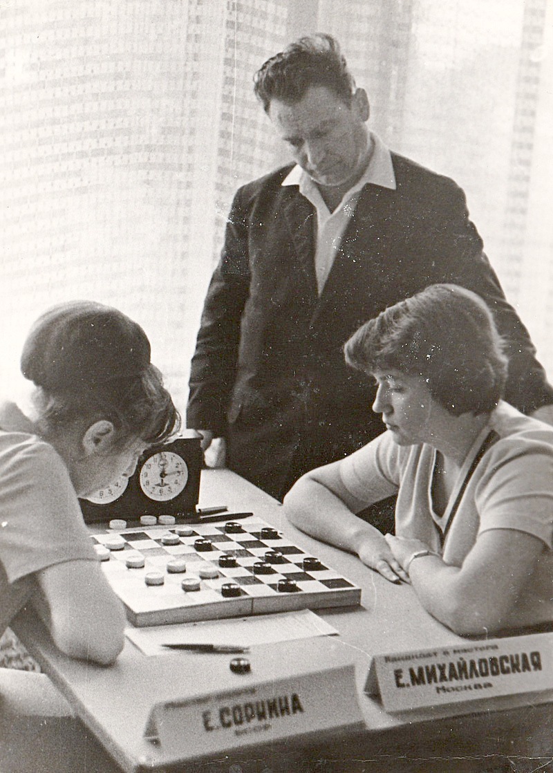 111Чемпіонат СРСР 1968 року. За партією спостерігає Зіновій Цирик використано 20 сычня 2024 ДЫСК