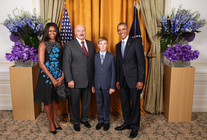 obama_lukashenko_kolya.jpg